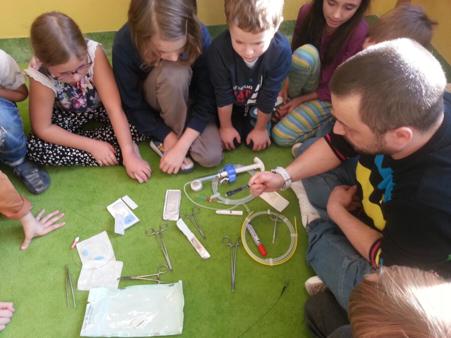 Pierwszoklasiści poznają ciekawe zawody