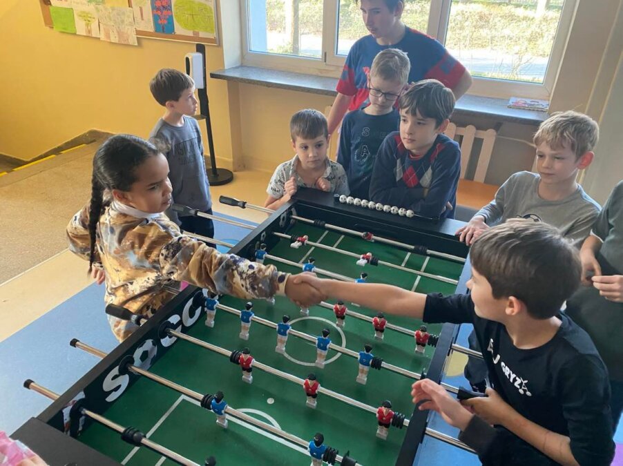 Szkolny turniej gry w piłkarzyki w świetlicy