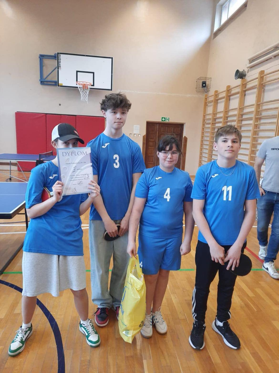 uczniowie, tenis stołowy